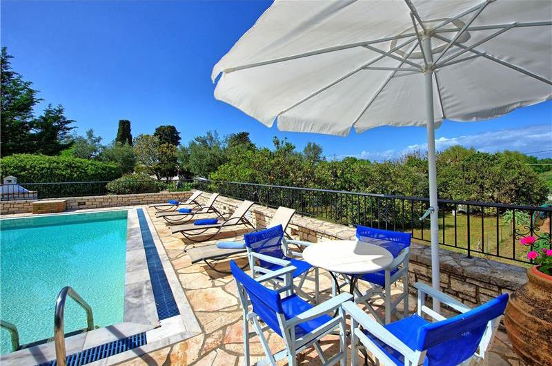 3 bedroom villa with pool in Kassiopi, Corfu, sleeps 6