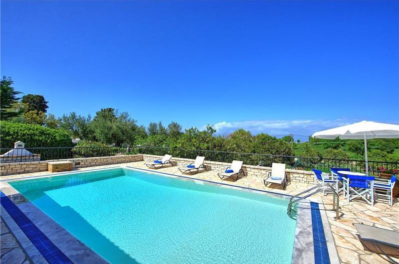 3 bedroom villa with pool in Kassiopi, Corfu, sleeps 6