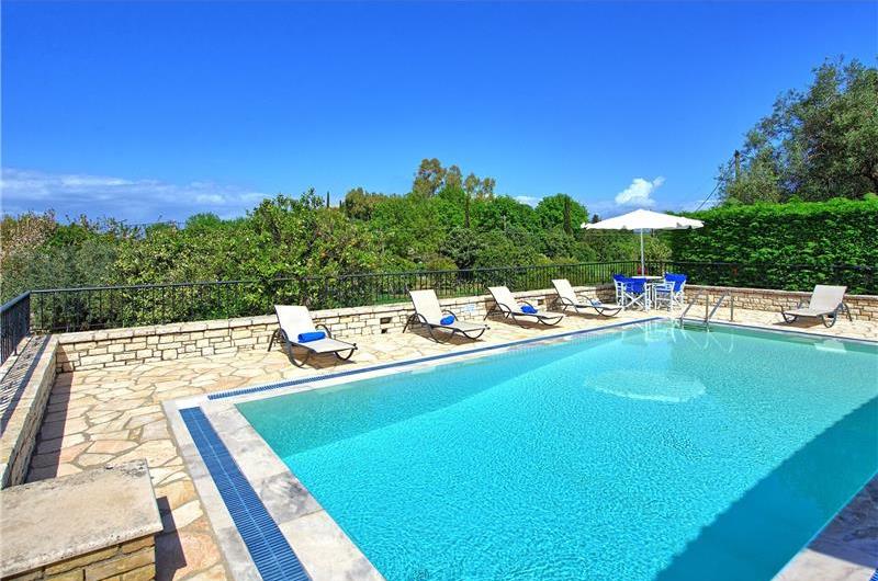 3 bedroom villa with pool in Kassiopi, Corfu, sleeps 6
