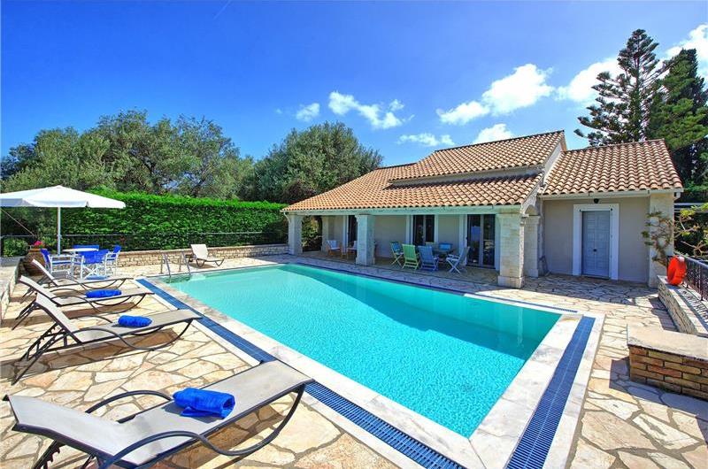 3 bedroom villa with pool in Kassiopi, Corfu, sleeps 6