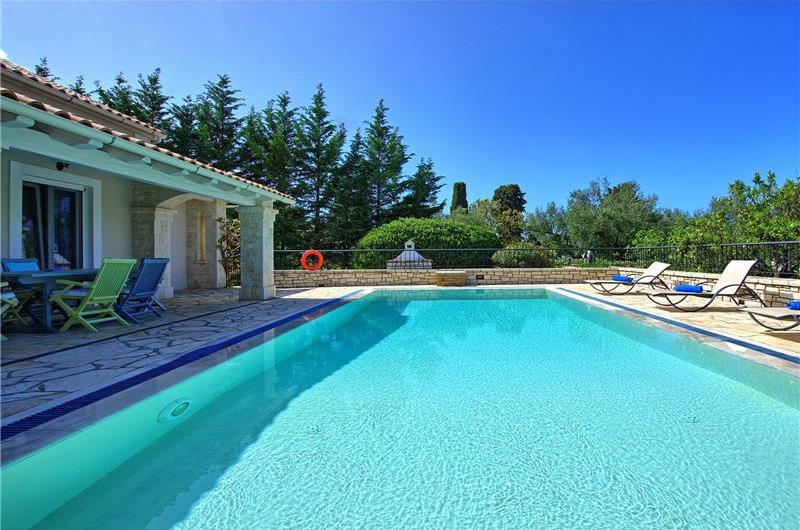 3 bedroom villa with pool in Kassiopi, Corfu, sleeps 6
