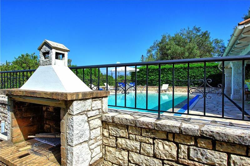 3 bedroom villa with pool in Kassiopi, Corfu, sleeps 6