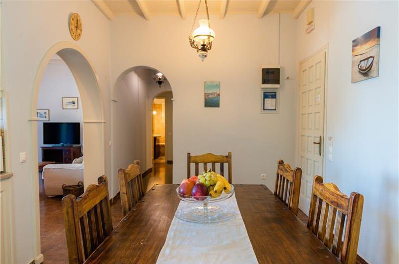 3 bedroom villa with pool in Kassiopi, Corfu, sleeps 6