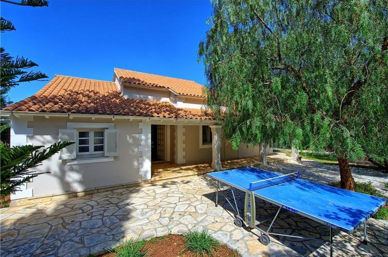 3 bedroom villa with pool in Kassiopi, Corfu, sleeps 6