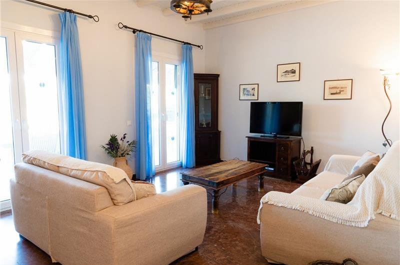 3 bedroom villa with pool in Kassiopi, Corfu, sleeps 6