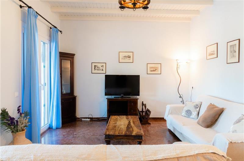 3 bedroom villa with pool in Kassiopi, Corfu, sleeps 6