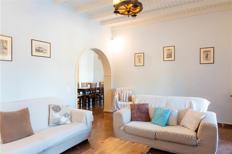 3 bedroom villa with pool in Kassiopi, Corfu, sleeps 6