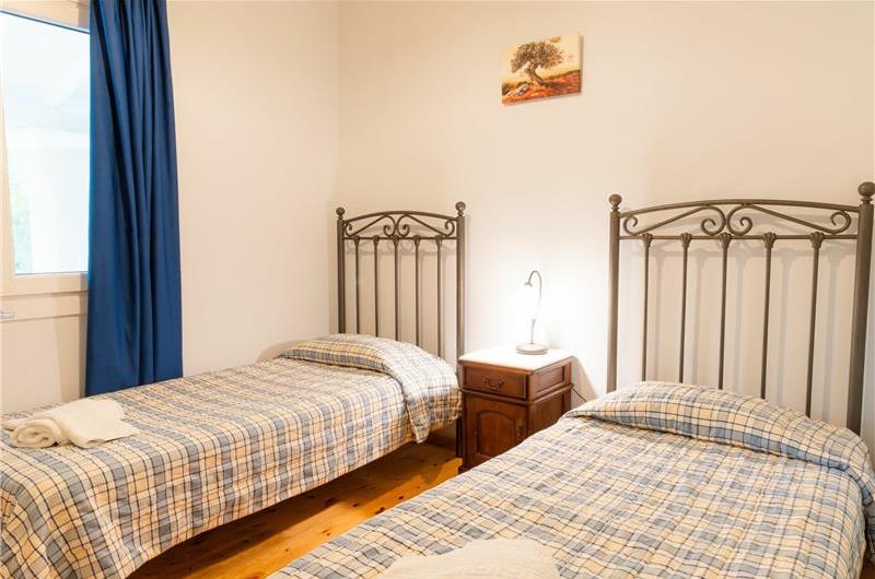 3 bedroom villa with pool in Kassiopi, Corfu, sleeps 6