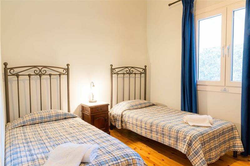 3 bedroom villa with pool in Kassiopi, Corfu, sleeps 6