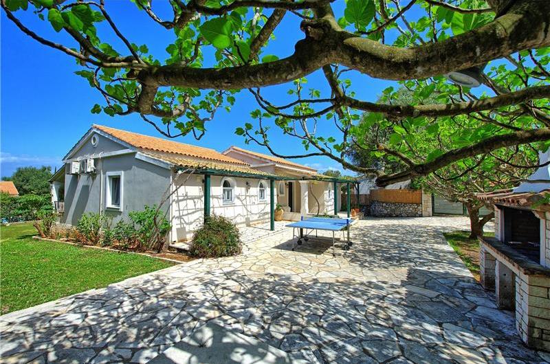 3 bedroom villa with pool in Kassiopi, Corfu, sleeps 6