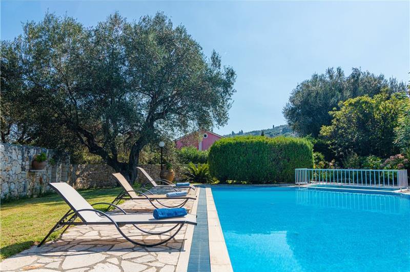 3 bedroom villa with pool in Kassiopi, Corfu, sleeps 6