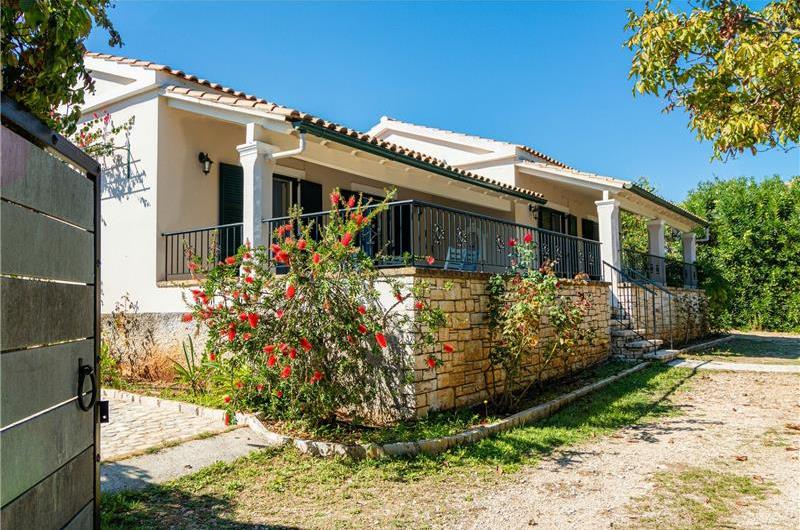 3 bedroom villa with pool in Kassiopi, Corfu, sleeps 6