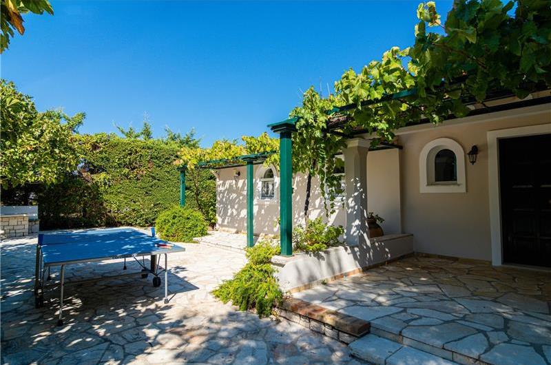 3 bedroom villa with pool in Kassiopi, Corfu, sleeps 6