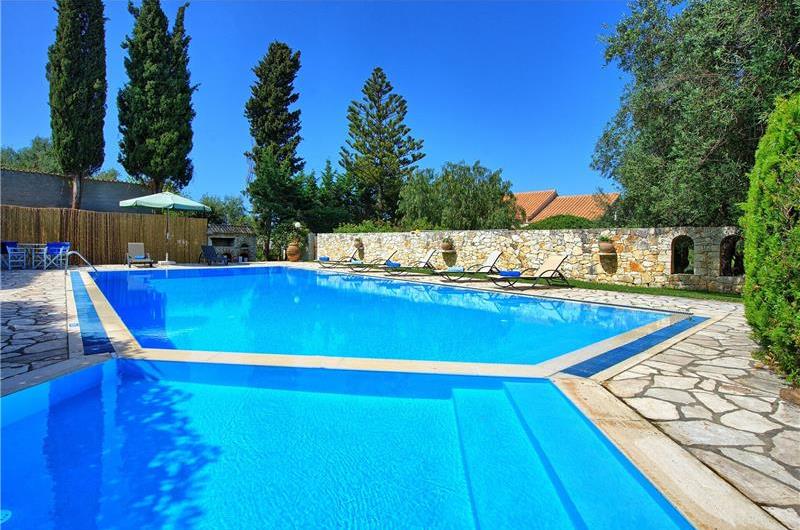 3 bedroom villa with pool in Kassiopi, Corfu, sleeps 6