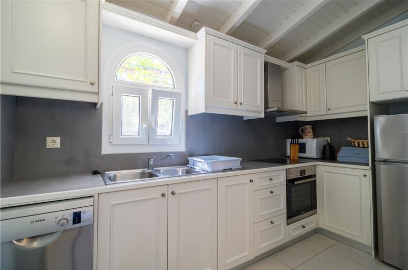 3 bedroom villa with pool in Kassiopi, Corfu, sleeps 6