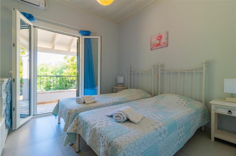 3 bedroom villa with pool in Kassiopi, Corfu, sleeps 6