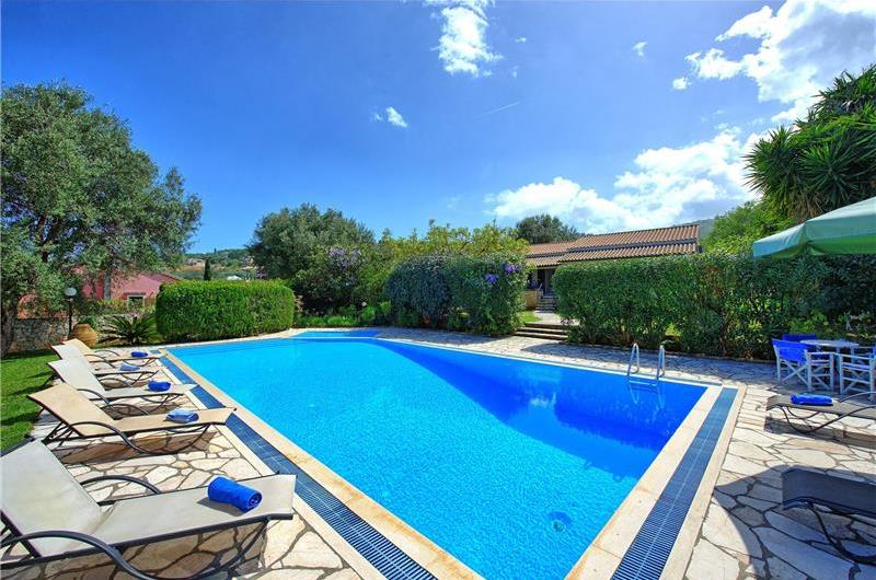 3 bedroom villa with pool in Kassiopi, Corfu, sleeps 6