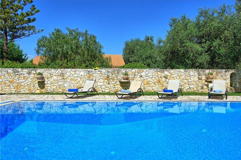 3 bedroom villa with pool in Kassiopi, Corfu, sleeps 6