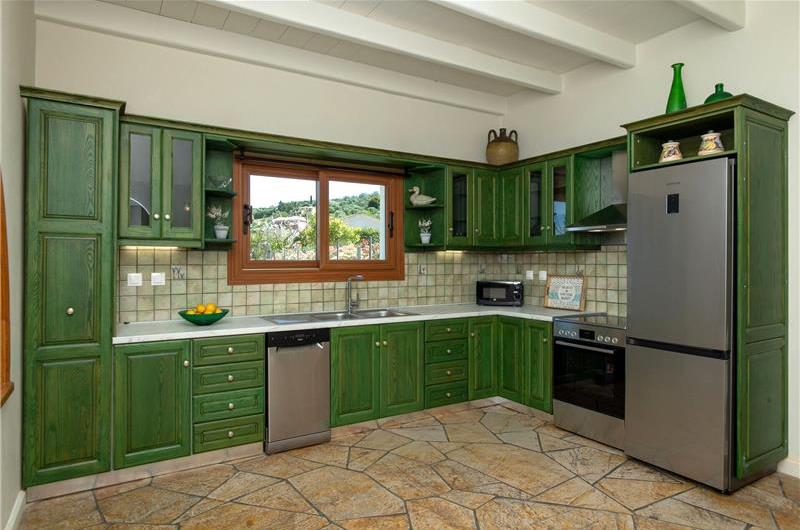 3 bedroom villa with pool in Kassiopi, Corfu, sleeps 7