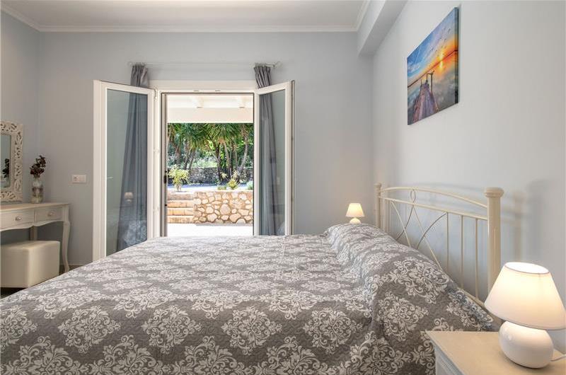 3 bedroom villa with pool in Kassiopi, Corfu, sleeps 7