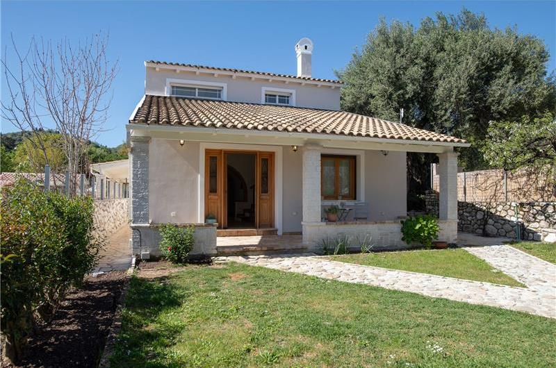 3 bedroom villa with pool in Kassiopi, Corfu, sleeps 7