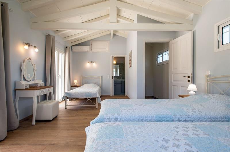 3 bedroom villa with pool in Kassiopi, Corfu, sleeps 7