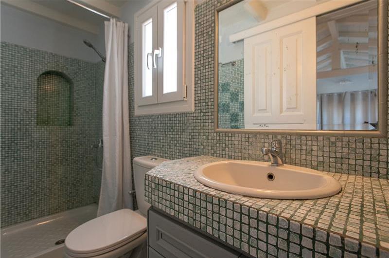 3 bedroom villa with pool in Kassiopi, Corfu, sleeps 7