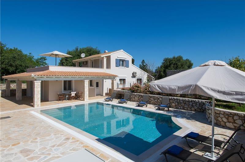 3 bedroom villa with pool in Kassiopi, Corfu, sleeps 7