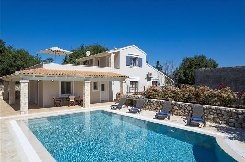 3 bedroom villa with pool in Kassiopi, Corfu, sleeps 7