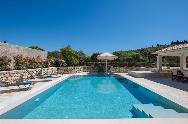 3 bedroom villa with pool in Kassiopi, Corfu, sleeps 7