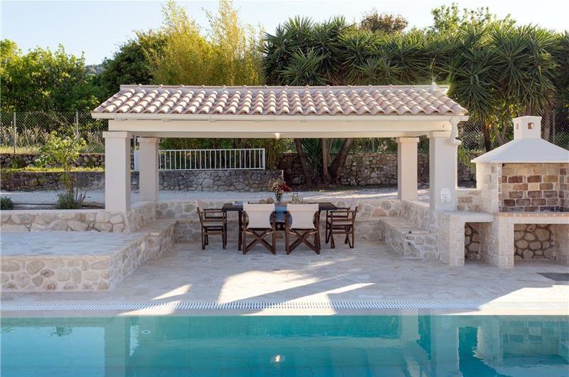 3 bedroom villa with pool in Kassiopi, Corfu, sleeps 7