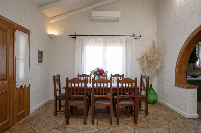 3 bedroom villa with pool in Kassiopi, Corfu, sleeps 7