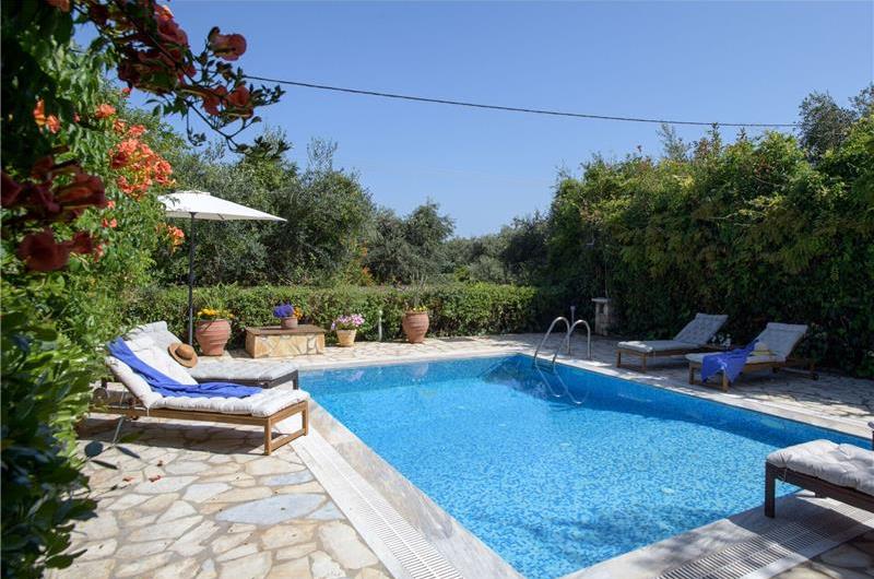 3 bedroom villa with pool and sea views in Barbati, Corfu, sleeps 8