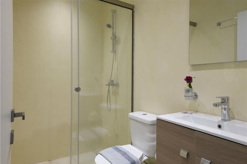 3 bedroom villa with pool and sea views in Barbati, Corfu, sleeps 8