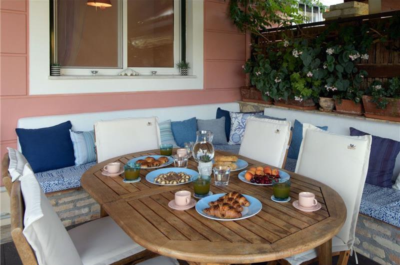 3 bedroom villa with pool and sea views in Barbati, Corfu, sleeps 8