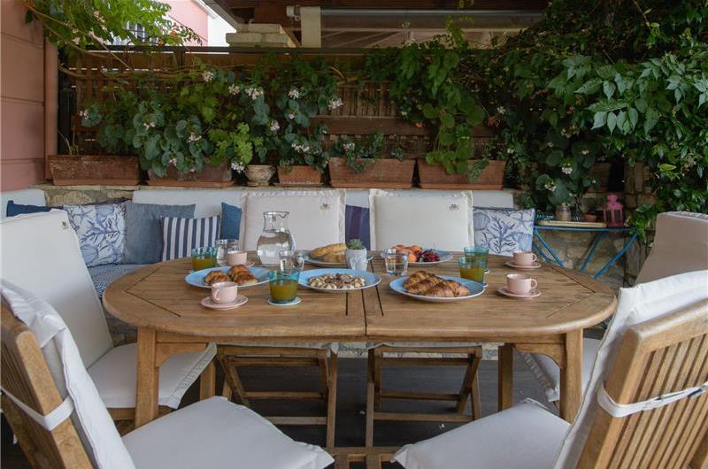 3 bedroom villa with pool and sea views in Barbati, Corfu, sleeps 8