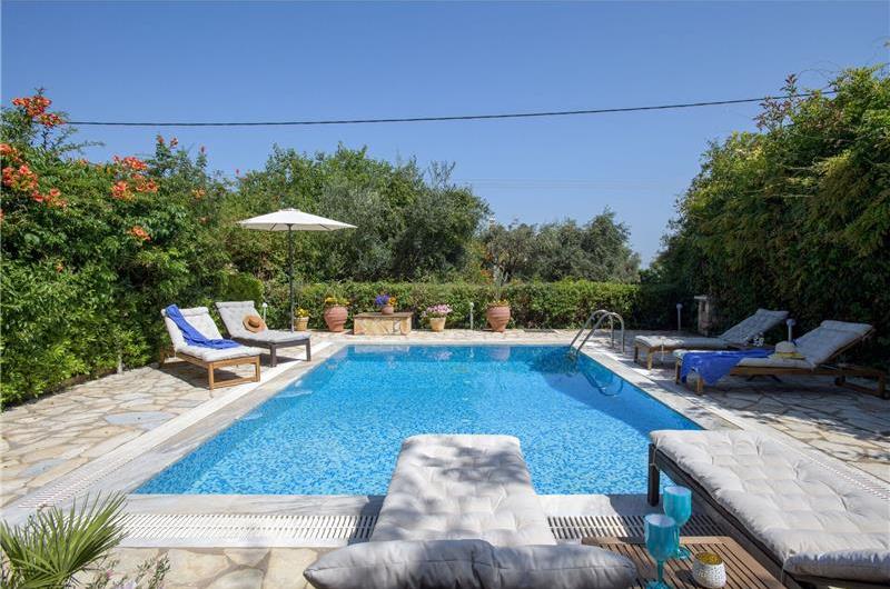 3 bedroom villa with pool and sea views in Barbati, Corfu, sleeps 8