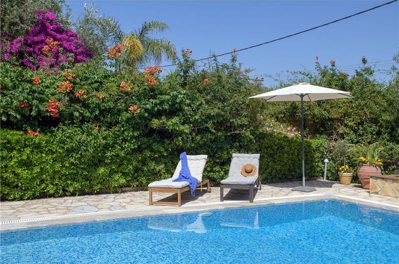 3 bedroom villa with pool and sea views in Barbati, Corfu, sleeps 8