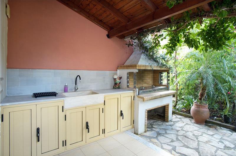 3 bedroom villa with pool and sea views in Barbati, Corfu, sleeps 8