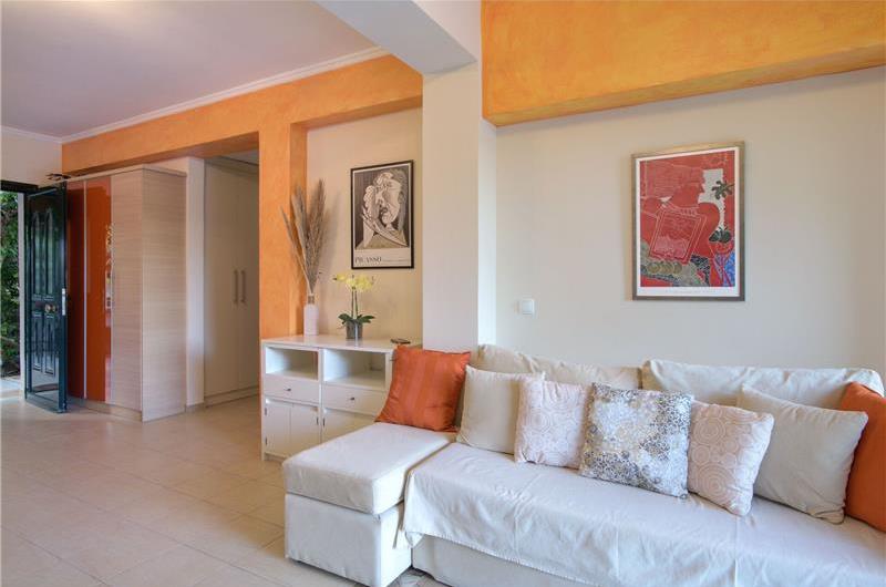 3 bedroom villa with pool and sea views in Barbati, Corfu, sleeps 8