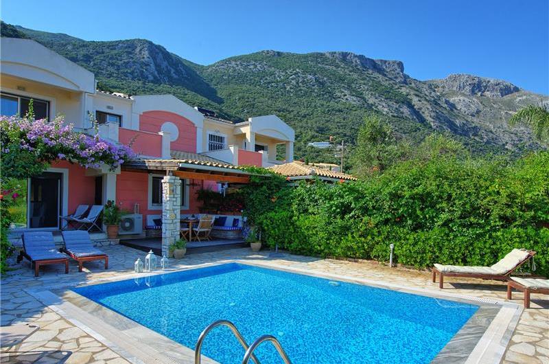 3 bedroom villa with pool and sea views in Barbati, Corfu, sleeps 8