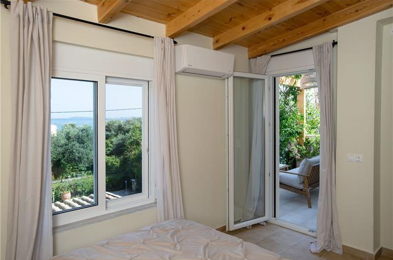 3 bedroom villa with pool and sea views in Barbati, Corfu, sleeps 8