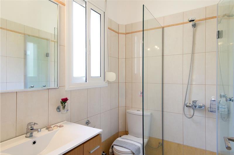 3 bedroom villa with pool and sea views in Barbati, Corfu, sleeps 8