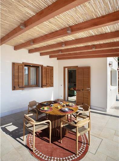 3 bedroom villa with pool near Castellamarre del Golfo, sleeps 5
