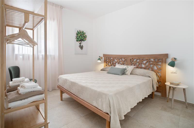 3 bedroom villa with pool near Castellamarre del Golfo, sleeps 5
