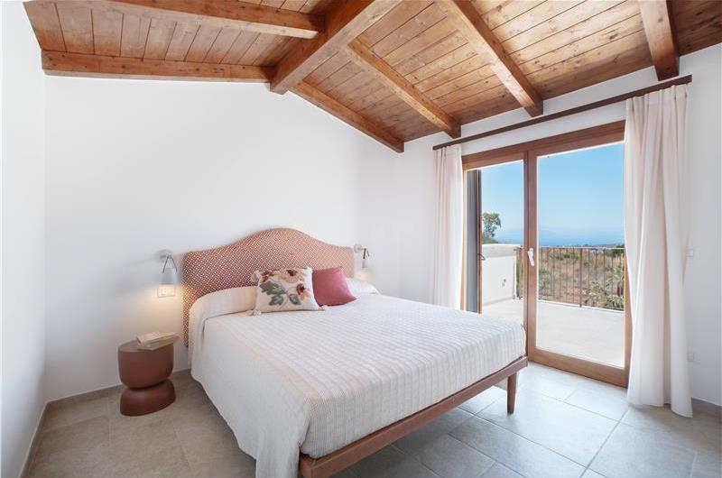 3 bedroom villa with pool near Castellamarre del Golfo, sleeps 5