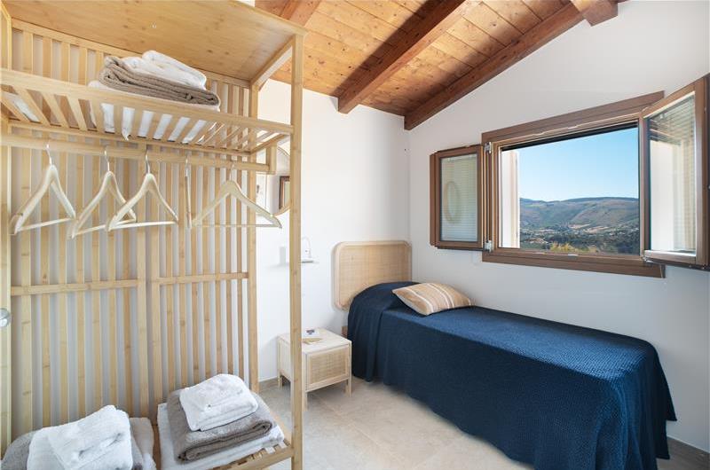3 bedroom villa with pool near Castellamarre del Golfo, sleeps 5
