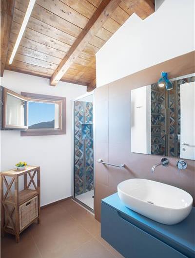 3 bedroom villa with pool near Castellamarre del Golfo, sleeps 5
