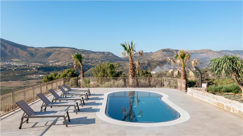 3 bedroom villa with pool near Castellamarre del Golfo, sleeps 5