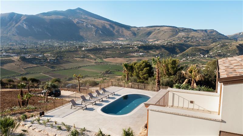 3 bedroom villa with pool near Castellamarre del Golfo, sleeps 5